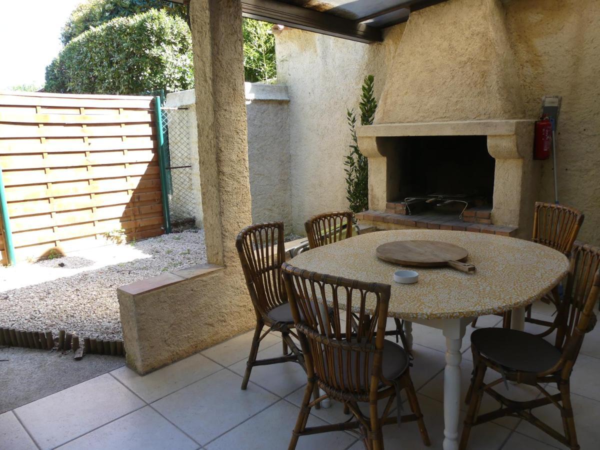 Rez De Jardin Au Calme Et Proche Mer Mandelieu La Napoule Ngoại thất bức ảnh